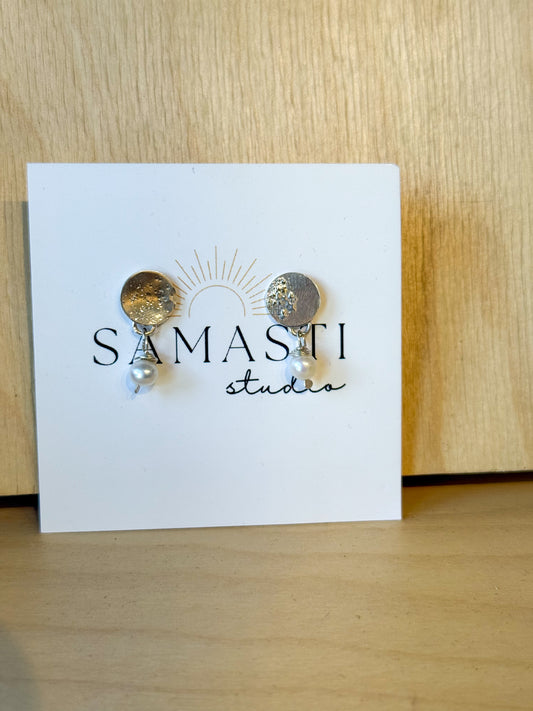 Samasti Jewelry - grit meets pearl studs