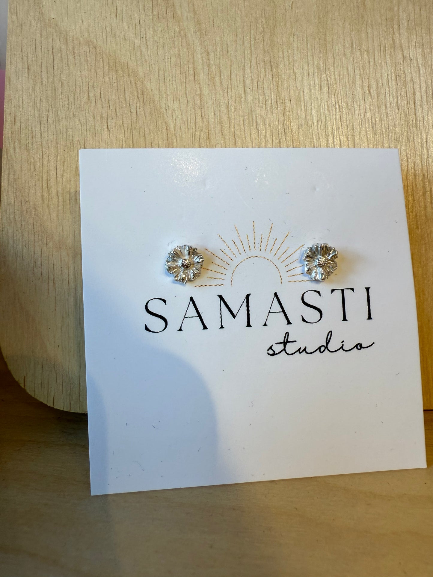 Samasti Jewelry - grit meets grace - flower studs